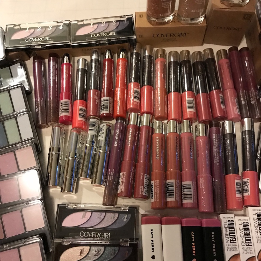 NWT 83PCS COVERGIRL MAKEPUP LOT - Picture 3 of 8